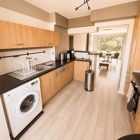 Charming, Quiet Two-bedroom Apartment, Parking, And Beautiful View *