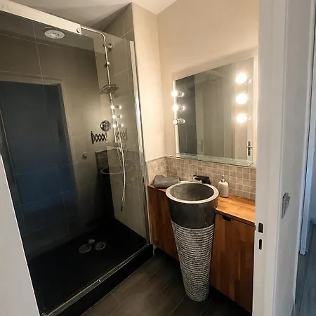 Charming, Quiet Two-bedroom Apartment, Parking, And Beautiful View نيس
