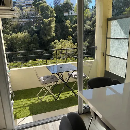 Charming, Quiet Two-bedroom Apartment, Parking, And Beautiful View Apartmán
